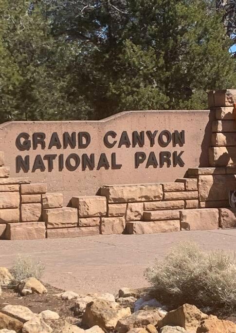 Grand Canyon Hideaway Tiny Home ヴァジェ エクステリア 写真
