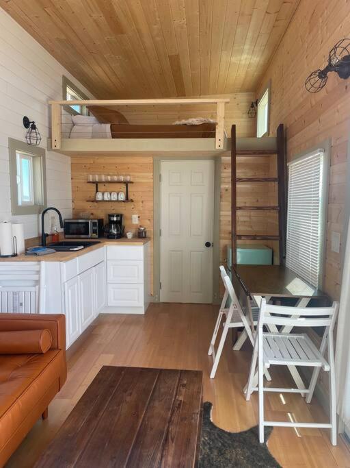 Grand Canyon Hideaway Tiny Home ヴァジェ エクステリア 写真